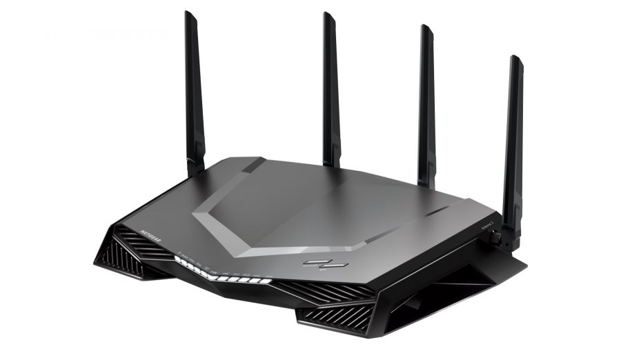 Netgear_XR500_Nighthawk_Gaming_Router  روتر بازی Netgear XR500 Nighthawk در پس زمینه سفید قرار دارد