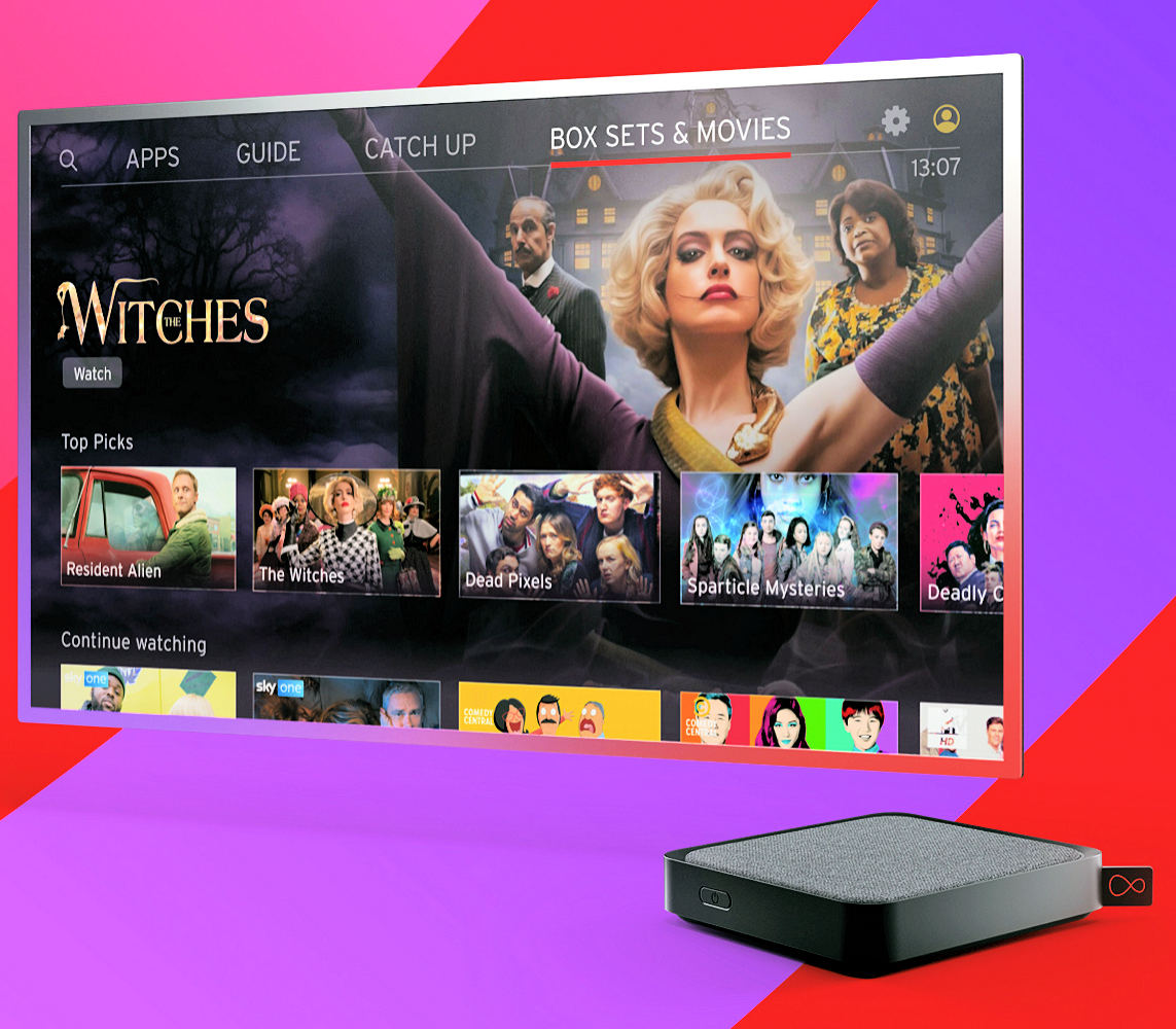 Virgin-Media-Stream-UK-Box-and-TV" loading="lazy" srcset="https://www.ispreview.co.uk/wp-content/uploads/2021/10/nggallery_import/Virgin -Media-Stream-UK-Box-and-TV.jpg 1143w, https://www.ispreview.co.uk/wp-content/uploads/2021/10/nggallery_import/Virgin-Media-Stream-UK-Box- and-TV-768x672.jpg 768w" sizes="(max-width: 1143px) 100vw, 1143px" />برخی از مشتریان اینترنت پرسرعت اینترنت ویرجین مدیا (VMO2) در بریتانیا، به ویژه آنهایی که قبلاً از سرویس Pay TV خود استفاده نمی کنند. ، یک بار دیگر دعوت شده اند تا محصول مورد انتظار پخش تلویزیونی (IPTV) خود را - که به سادگی "Stream" نامیده می شود - و "بدون هزینه اضافی" ارائه می شود. اما این بار خبری از آزمایشی نیست. در آوریل 2021 گزارش دادیم که Virgin Media آزمایشات گسترده تری را برای یک محصول پخش تلویزیونی جدید (اینجا) آغاز کرده است، که راه حلی مشابه با پلتفرم رقیب Sky Now TV خواهد بود، البته راه حلی که فقط برای مشتریان پهن باند خود ویرجین در دسترس است (حداقل برای اخیراً ، مدیرعامل VMO2 ، لوتز شولر ، ظاهراً تأیید می کند که محصول نهایی قبل از پایان سال 2021 عرضه می شود (اینجا).
محصول جدید Virgin Media Stream اساساً یک نسخه اصلاح شده از دستگاه "mini box" به اندازه کف دست را ارائه می دهد که آنها قبلاً در کنار سرویس ممتاز Virgin TV 360 ارائه می دهند، البته بدون هارد دیسک داخلی و با کد TV360 تغییر یافته. آخرین دعوت‌ها برای این کار هیچ اشاره‌ای به آزمایشی بودن آن ندارند، اگرچه به طرز گیج‌کننده‌ای سخنگوی VMO2 به ما اطلاع داد که این یک آزمایش است.
همانطور که در صفحه دعوت مشتری مربوطه آمده است: "ما فکر می کنیم سرگرمی باید ساده باشد. بنابراین ، ما علاقمندان مانند Sky Sports ، Sky Cinema و Netflix (در صورت مشترک شدن) ، و همچنین کانال های رایگان که بدون آنها نمی توانید زندگی کنید (مانند پراکسی ، ITV و کانال 4) را در یک جعبه کوچک هوشمندانه قرار داده ایم - و شما را مسئول قرار دهد.» در مجموع 40 «کانال رایگان» (یعنی Freeview) و برنامه های مختلف «مورد علاقه» (مانند iPlayer، YouTube و غیره).
در حال حاضر، هیچ قرارداد طولانی با Stream درگیر نیست، به این معنی که در صورت تمایل می‌توانید بسته‌های الحاقی یا اشتراک تلویزیونی را هر ماه اضافه یا لغو کنید، و همه آن را می‌توانید از طریق یک صورت‌حساب ماهانه پرداخت کنید. اما Stream تنها با اشتراک فعال Virgin Media باند پهن با حداقل سرعت دانلود 50 مگابیت در ثانیه در دسترس است و به دلایلی غیرقابل توضیح، «با پهنای باند Gig1 سازگار نیست» (بسته گیگابیتی).
Stream Box ، که دارای ریموت کنترل است ، باید حداقل با روترهای Hub 3 ، 4 یا 5 Virgin Media استفاده شود و به کابل HDMI به تلویزیون شما نیاز دارد. جعبه خود می تواند با 4K مقابله کند (یعنی برای این کار به تلویزیون/دستگاه سازگار با 4K با HDCP 2.2 نیاز است)، اگرچه در حال حاضر به نظر می رسد اکثر بسته های کانال موجود فقط HD (High Definition) را به جای Ultra HD (4K) ارائه می دهند. . فقط برای روشن بودن، "استریم را نمی توان با سایر ستاپ باکس های تلویزیون از جمله جعبه V6 یا Virgin TV 360 دریافت کرد."
همانطور که در بالا ذکر شد، برای خود سرویس Stream هزینه ای دریافت نمی شود، اما هر یک از اشتراک های محتوایی که با طرح Stream گرفته می شود، هزینه اضافی دارند. از نظر بسته های تلویزیونی، این همان چیزی است که در کنار پیام دعوت به آن اشاره شده است:
<span style=