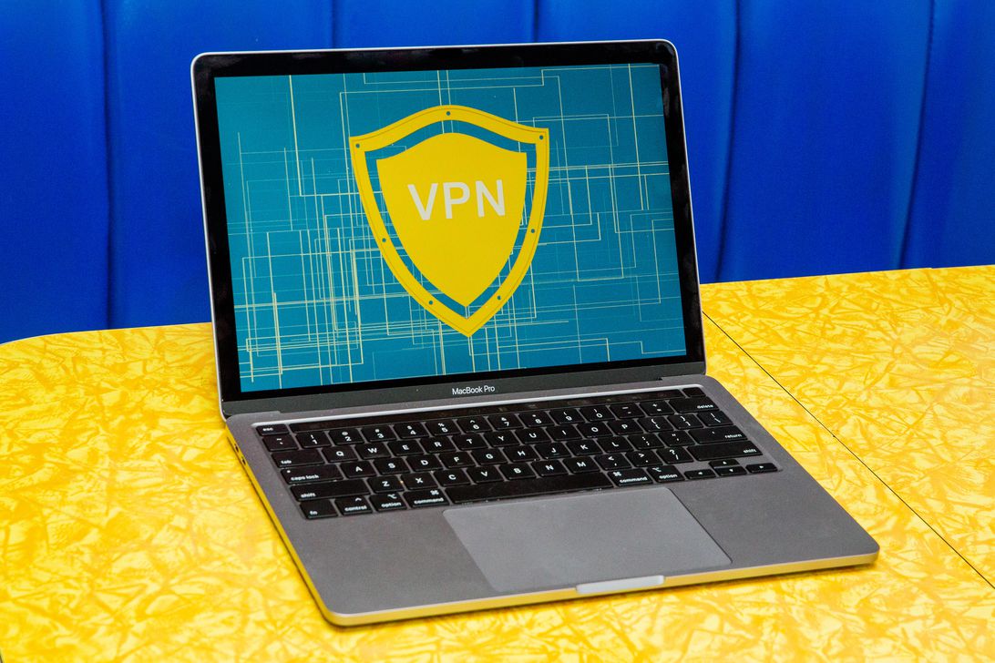 031-vpn-generic-logo-on-laptop-security-2021[6PN01ازدادههایخودبارمزگذاریدریکتونلمجازیمحافظتکنید</span><span class=