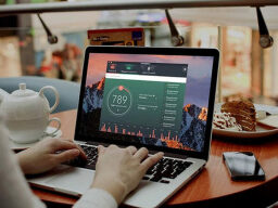 لپ‌تاپ با استفاده از قطع اتصال VPN Premium: اشتراک مادام العمر (3 دستگاه).